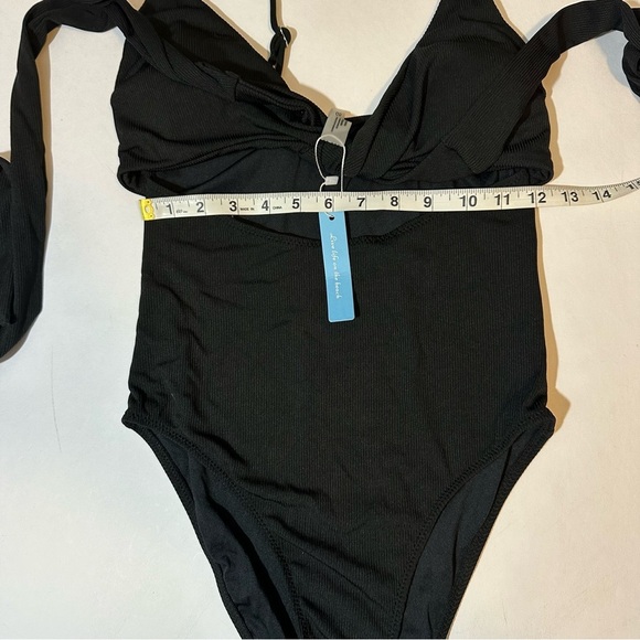 Cupshe tie front one piece - Picture 6 of 6